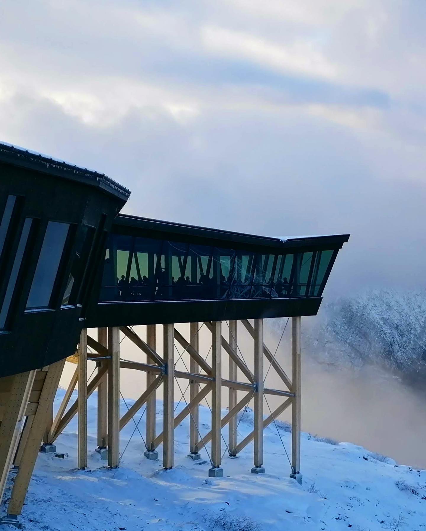 Romsdalsgondolen i tåkelandskap